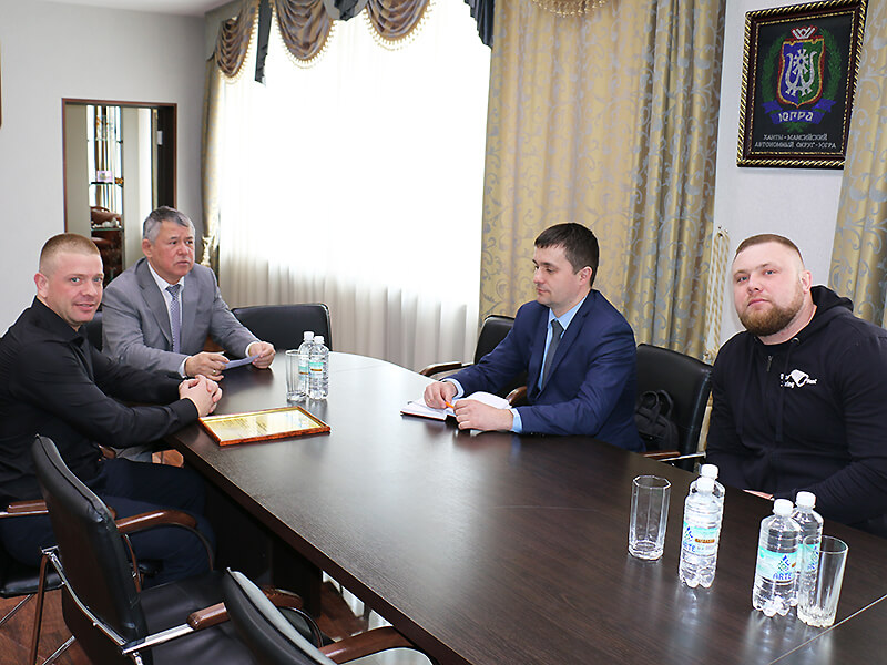 Глава города Мегиона встретился с силачом Валерием Савиным и предпринимателем Виталием Плешаковым